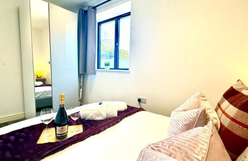 Evergreen Lodge - Two Bed Lux Flat - Parking, Garden, Patio, WIFI, Netflix - Close to Blenheim Palace & Oxford - F3 - Photo 7