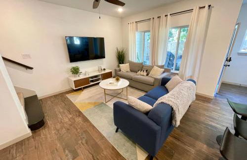 Stylish townhome near AT&T Stadium, Globe Life, Six Flags & More - Photo 4