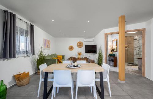 Antonakis Villa Secret Pool & Hot Tub Hideaway - Photo 28