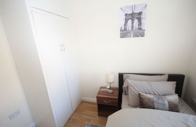 Deane House - Photo 8