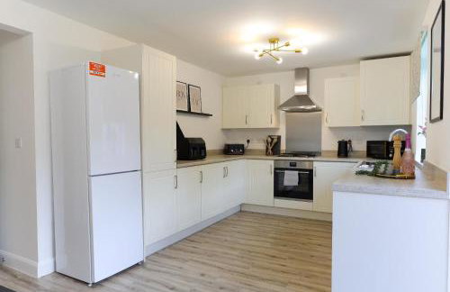 Modern 4BR House in the Centre Spacious & Ideal for Families and Contractors - Foto 9