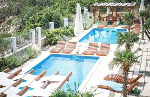 Beachfront apartment with pool, panoramic sea view - by Traveler tourist agency Krk - ID 2390 - Foto 2