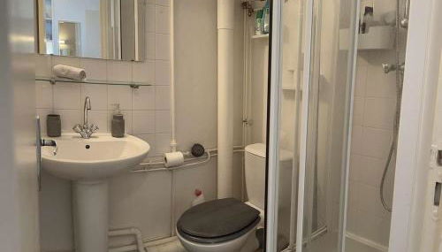 Bright and renovated 2-room apartment, Center - Foto 3