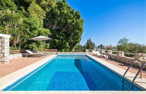 Boutique 2BR & 2BA Apt at Villa Bonica Estate - Photo 16