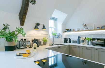 Custom Mews - Photo 15