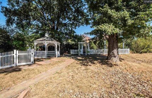 Large near Shops/Dining & easy access to freeway - Foto 36