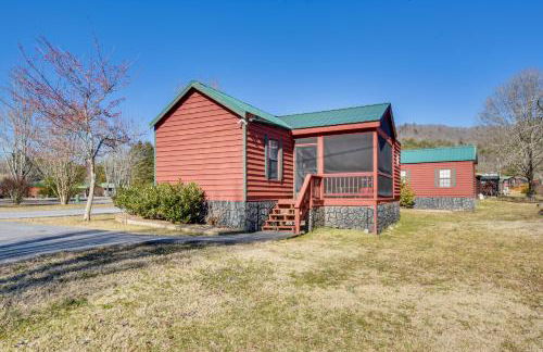 Cozy Dillard Cabin with Mountain Views and Pool Access - Foto 3