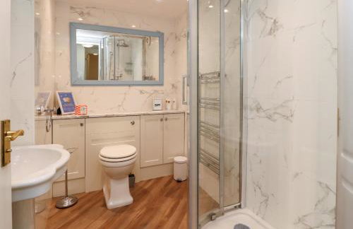 Inglewood Court - Photo 20