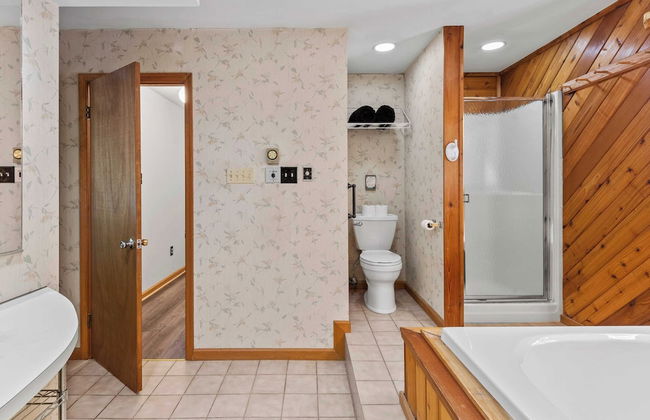 Harmony Ridge by Avantstay Fireplace, Large Deck & Forest Views - Foto 25