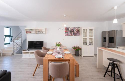 ISLAND HVAR LUXE Holiday Villa Maslina with Beach - Photo 10