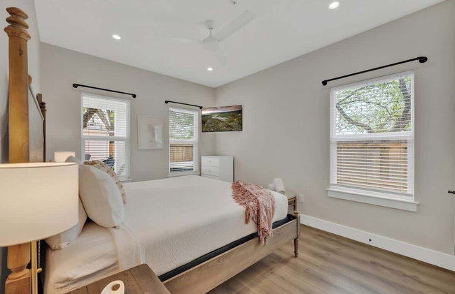 The Grove D With Hot Tub & King Beds - Walk to Main - Foto 3