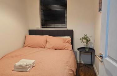 Stylish & Cosy Home in Bridgend with free parking - Photo 32