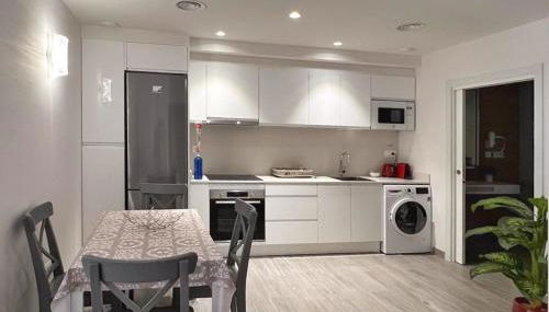 Mimi's Apartment in En Corts - Foto 5, stove, minibar