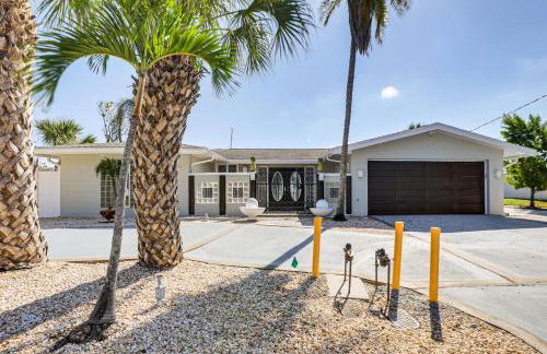 Furnished Sunroom with TV! Canal-Front Bradenton Gem - Foto 34