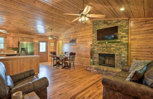 Quiet and Cozy Omaha Cabin about 20 Mi to Branson! - Foto 5