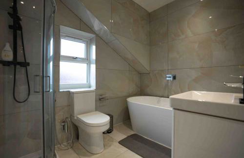 Luxury 6 Bed near city centre with Cinema Room & games room plus 5 bathrooms - Foto 38