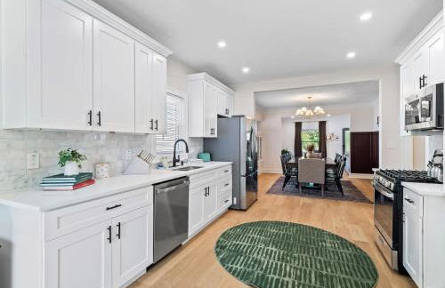 Spacious 4BR in Kamms Corners Cleveland - Game Room - Sleeps 9 - Foto 15