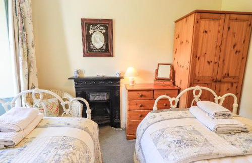 Ellis Howe - Photo 22