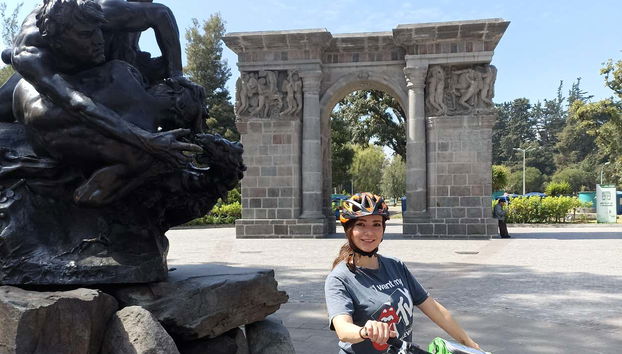 Disfrutando del tour en bici por Quito