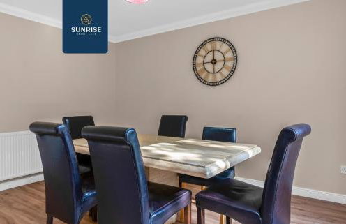 Muirton House 2 - INVOICE and REDUCED PRICE only via SUNRISE SHORT LETS DUNDEE, SLEEPS 8 has 4 Twin Bedrooms with 4 Car Parking, 2 Baths, 5 Smart TV, Fully Equipped, Garden, Free WiFi, and ONLY 9 Mins to STANNERGATE Ports - Foto 31