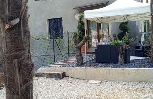 Cosy appartement RDC-terrasse et parking privé - Foto 16