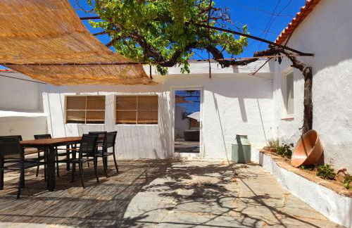 StoryHouse33 - Casa com histórias, pátio e jacuzzi - Foto 12