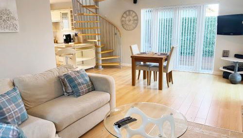 Castlehill - Photo 1