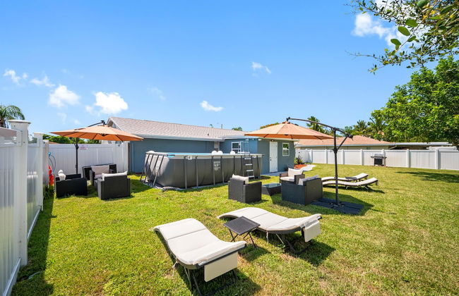 Paradise Haven- Amazing 4BR Oasis With Pool - Foto 51