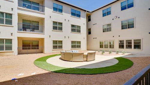 Pool Access, 1 Mi to Shops and Eats Crowley Rental - Foto 3