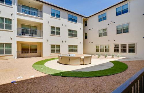 Pool Access, 1 Mi to Shops and Eats Crowley Rental - Foto 3