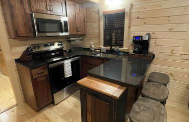 Private Luxury Log Cabin in the Endless Mountains, Firepit, Farm Charm - Foto 18