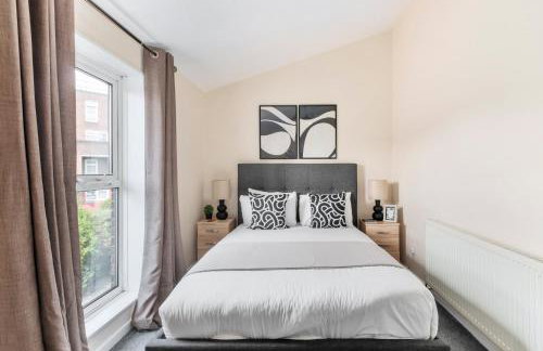 House - Sleeps up to 10 & Free Parking - Foto 2