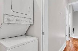 St Louis Townhome-Perfect for Groups - Photo 16