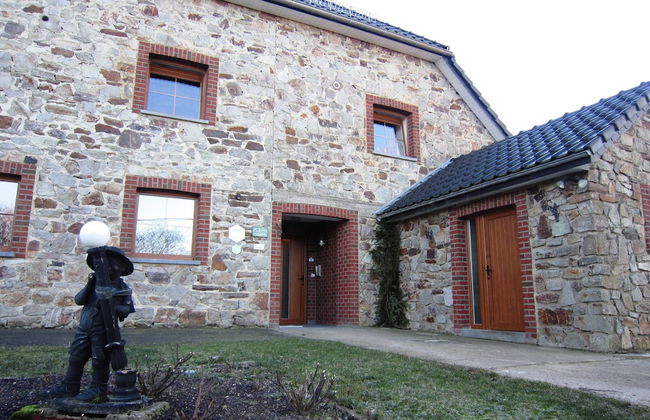 Combine City & Countryside in Well Kept House With Many Games, Next to a Farm - Foto 38