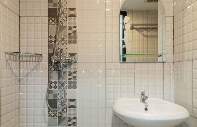 Simply Look And Cozy Studio At De Prima Apartment - Photo 8