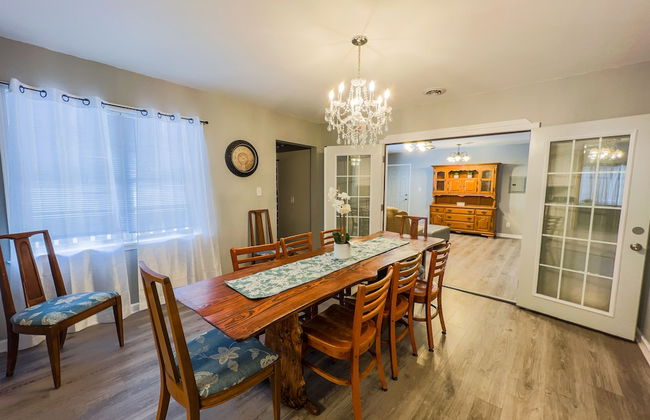 The Stone Castle - With Private Yard & Parking, Near Falls & Casino by Niagara Hospitality - Foto 20