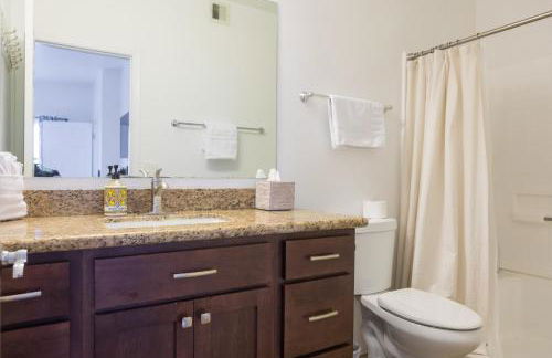 Modern Retreat in Ahwatukee Heated Pool Spa Gym - Foto 18