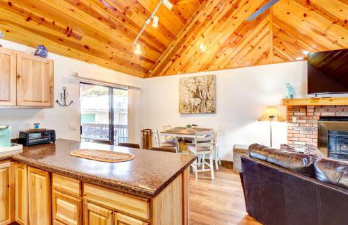 Near Hiking Trails Wooded Cabin in Lakeside! - Foto 6