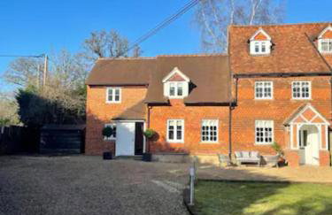 Mimosa Cottage - Photo 1