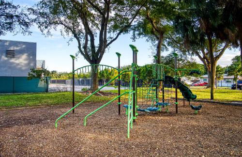 Las Olas Fort Lauderdale Getaway Pool, BBQ, Mini Golf & Game Room - Foto 68