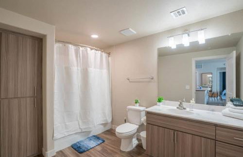 Posh 2BD - Gym, Pool, Parking, W-D - Sleeps 8 - Foto 30