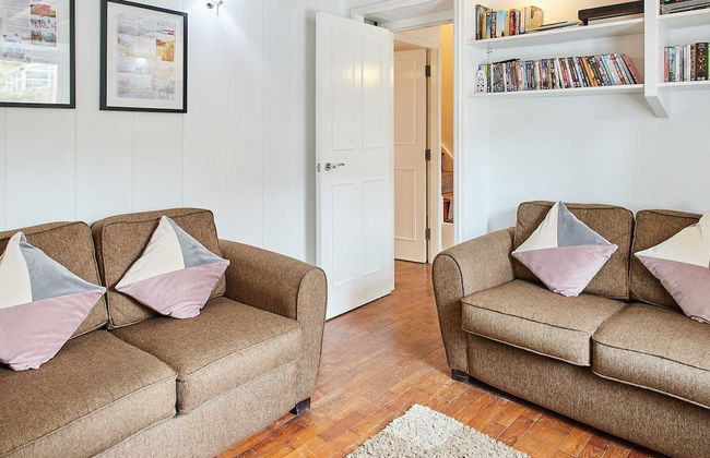 Host Stay Trefor Cottage - Photo 2