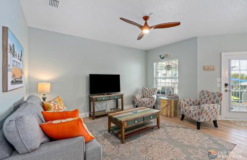 ON Flagler Avenue! Dog Friendly with Balcony and Parking Walk to the Beach! - Foto 1