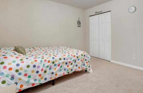 Spacious Family Getaway with Yard in Kalamazoo! - Foto 23