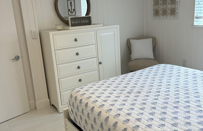 Beautiful Updated Stilted Home Makes For A Super Getaway. 3 Bedroom Home by RedAwning - Foto 12