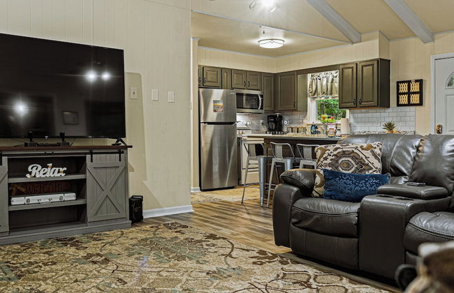 Frolic on Fern by Avantstay Enclosed Deck w/ Forest Views, Bar - Foto 106