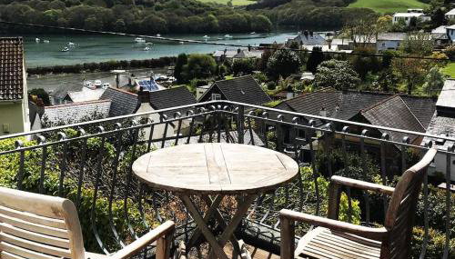 Stunning River Views, Tranquil Split-Level House, Private Garden & Parking - Foto 2