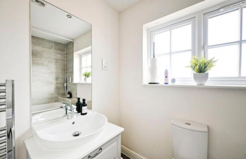 LUX Contractor & Family Haven - Parks x2, Sleeps 9 - Foto 13