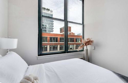 West Loop - City Views With In & Out Parking 2 - Photo 32