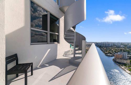 2BR Ocean Penthouse - Private Terrace & Hot Tub - Foto 68